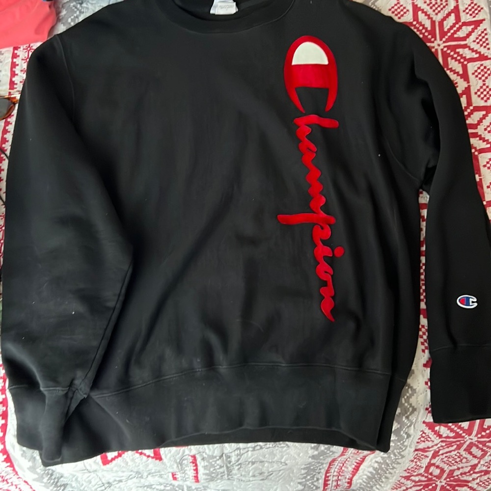 Black Champion Crewneck sweatshirt.